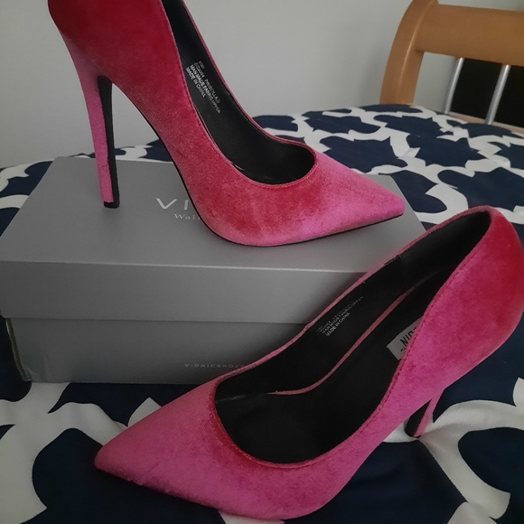 Ladies Soft Plush Heels - Picture 3 of 3